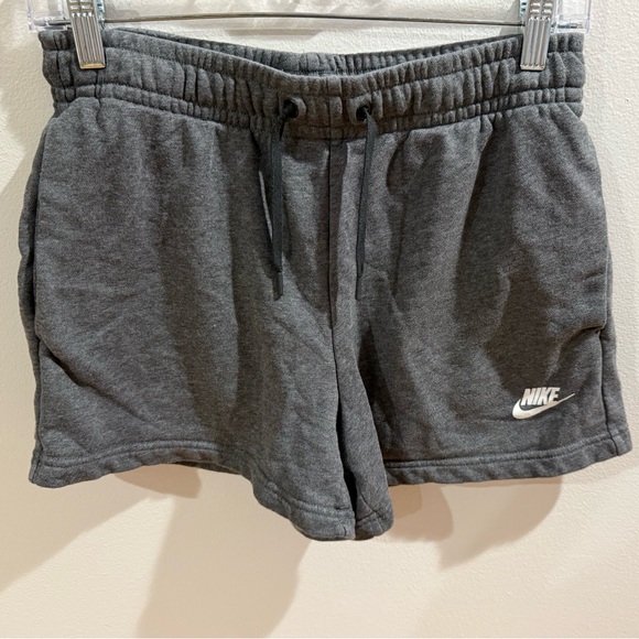 NIKE DRAWSTRING SHORTS! - Picture 1 of 3